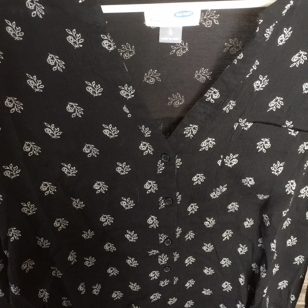 Black with while floral, long sleeve tunic